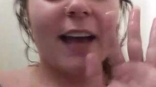 Pretty Chubby Babe Showers on Periscope