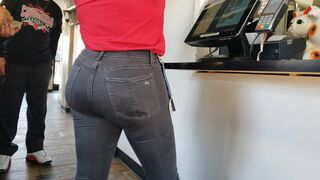 Massive Bum hispanic Waitress in tight jeansYamcam candid bum