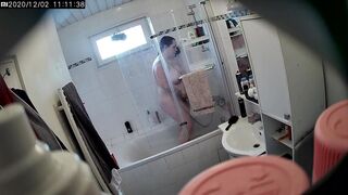 Salope sous la douche en web-cam cachee