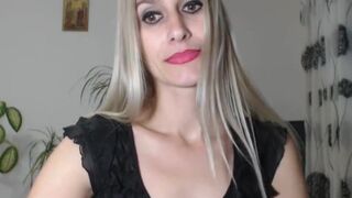 Stunning Blonde Old Web Camera Model Playing With Her Cunt