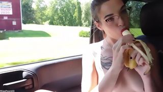 Brunette Stuffs her Cunt with Banana