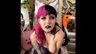 Foxgirl Begs for Spunk and Rides Rear-End with Tail Plug