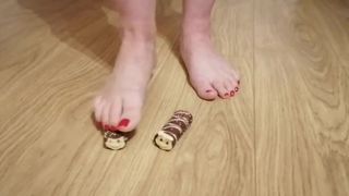 Caterpillar Crushed by Hotwifes Feet.