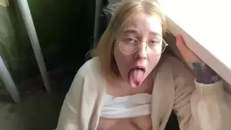 BJ IN THE ROOM - I meet my boy in the stairwell and masturbates my snatch