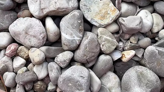 I sexed my pussy with rocks on the beach
