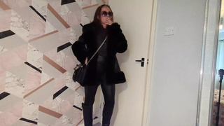 Kitty in leather,talks kinky,smokes,role plays and fuck ls herself