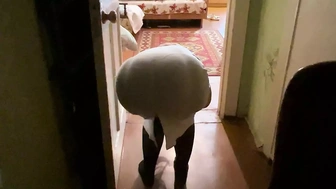 Old MILF is not shy about her humongous booty and gets a wang in anal for it