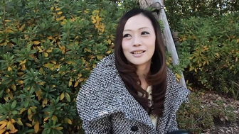 M610G01 A happy old woman who seems to be sexless for several years is separated from home.