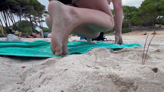 bitch changes her panties on the public beach and flashes her snatch