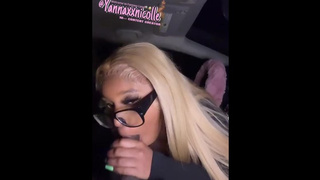 Yannaxxnicolle Mounts a Fan waiting in her car ????