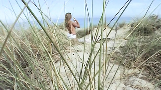 Amateurs blonde lucy gets wild in the dunes