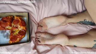 lovely feet or pizza? Footfetish Soles Toes