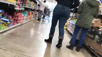 Great ass and hips on Latina milf
