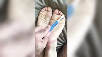 Amateur homemade milf wife tickles feet soles